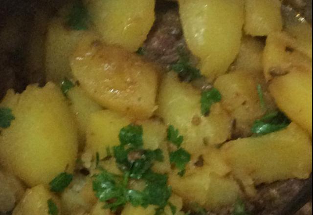 Picadinho de carne com batatas