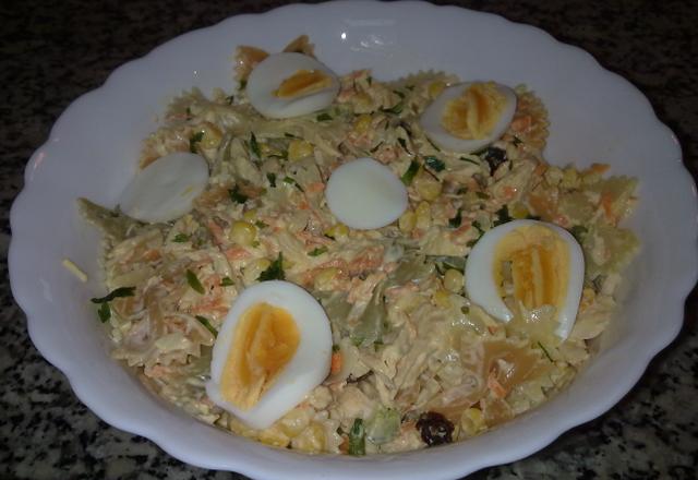 Salada de macarrão com frango