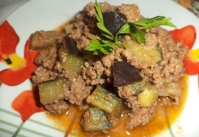 Guisado prático de berinjela com carne moída