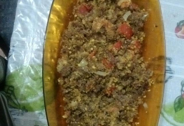 Farofa com carne assada