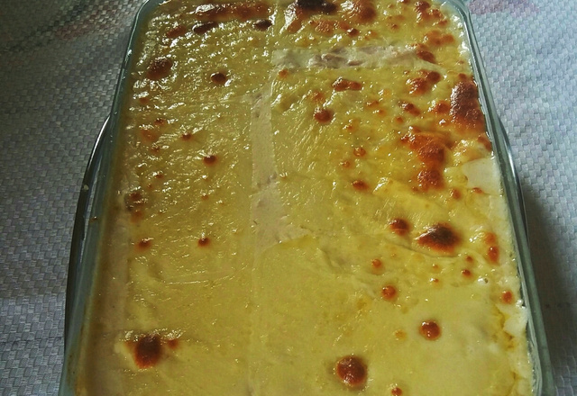 Pão quente com creme de cebola