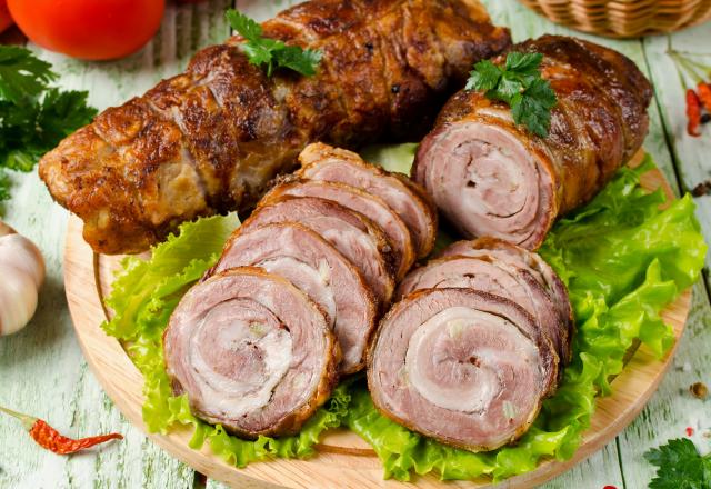 Rocambole de carne moída com queijo e presunto