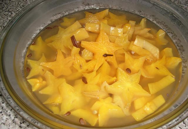 Doce de carambola em caldas