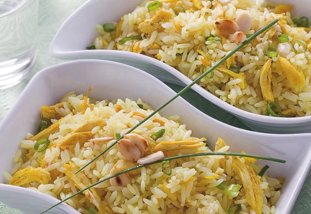 Arroz com frango e amêndoas