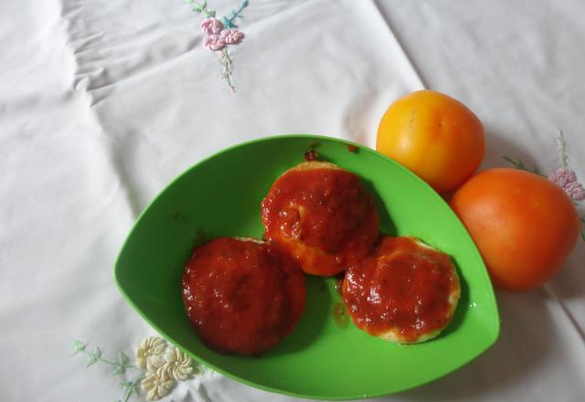 Ovos de micro-ondas gratinados ao molho de tomate