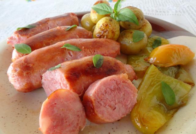 Linguiça ao forno com batatas