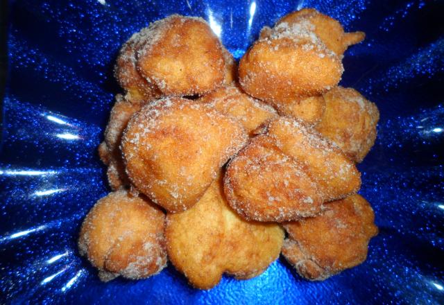 Bolinho de chuva com bananas