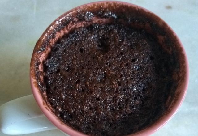 Bolo de caneca de chocolate sem lactose