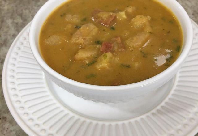 Sopa de banana verde