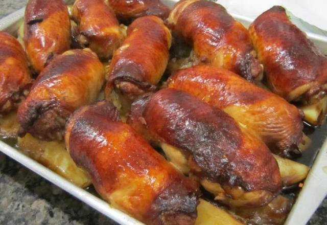Coxa de frango desossada e recheada
