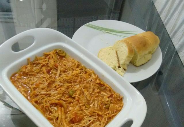 Frango com molho e polenta