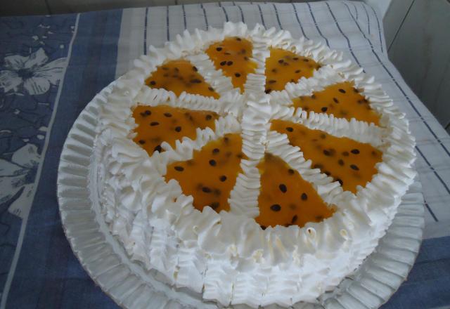 Bolo com mousse de maracujá