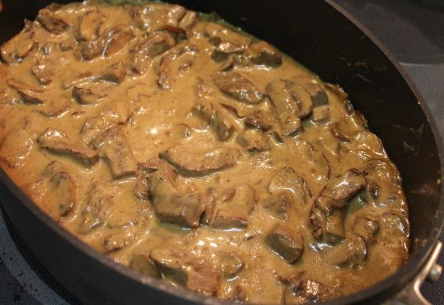 Strogonoff com carne de porco