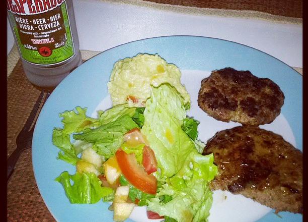 Hambúrguer de picanha com nozes e cream cheese