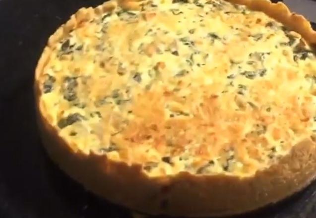 Quiche com farinha de arroz, espinafre e ricota