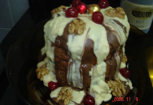 Panetone recheado em camadas