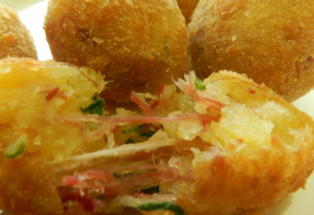 Bolinha de mandioca e carne seca