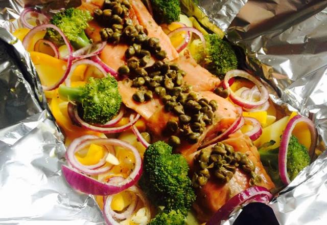Salmão com alcaparras