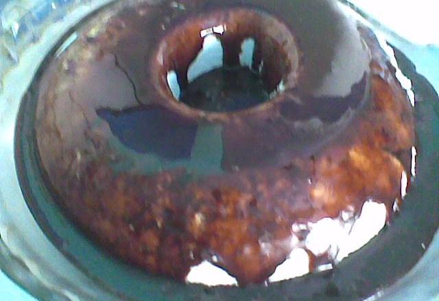 Pudim de maria-mole com calda de chocolate