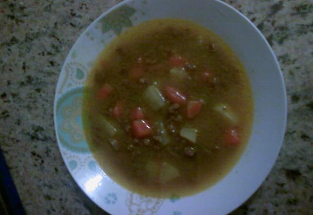 Sopa leve de proteína de soja com legumes