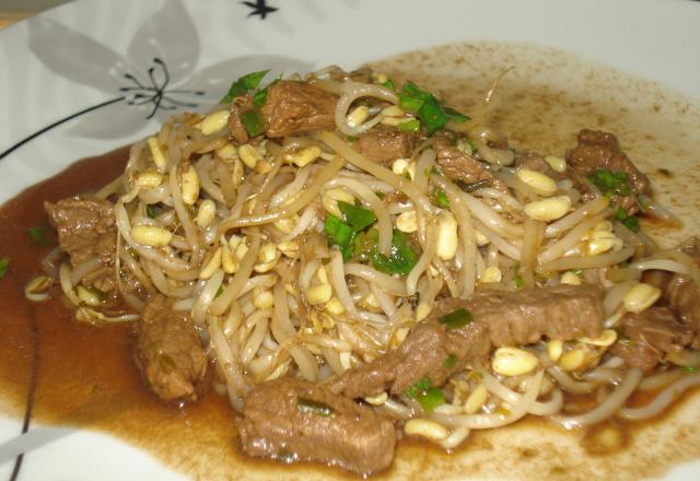 Broto de feijão com molho de soja (moyashi com shoyu)