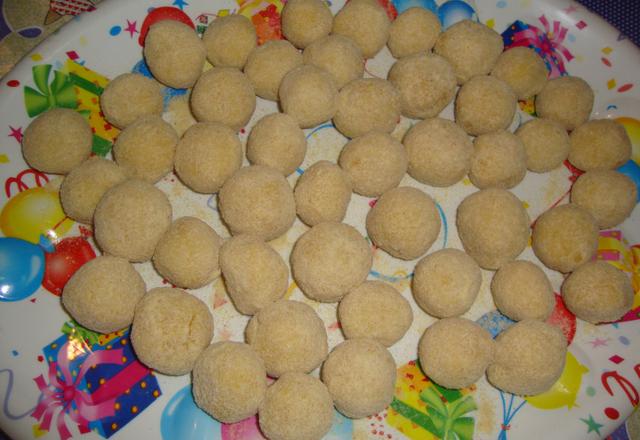 Bolinha de milho com queijo