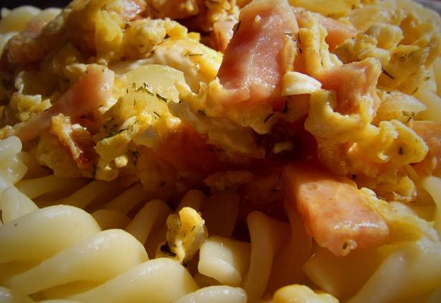 Macarrão com ovo mexido