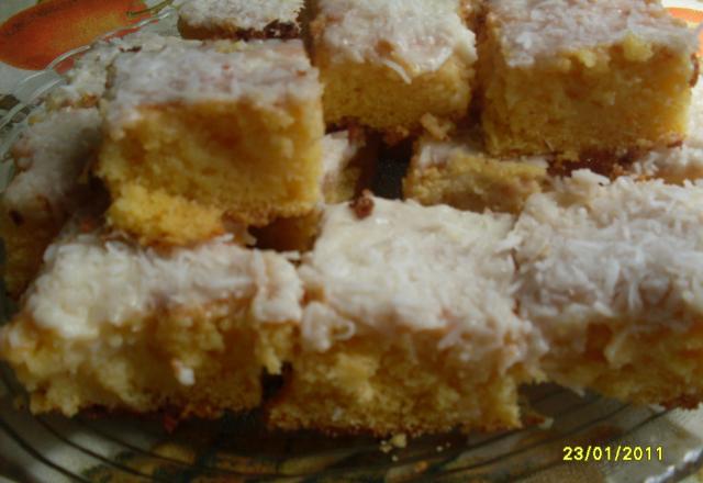 Bolo de fubá com coco