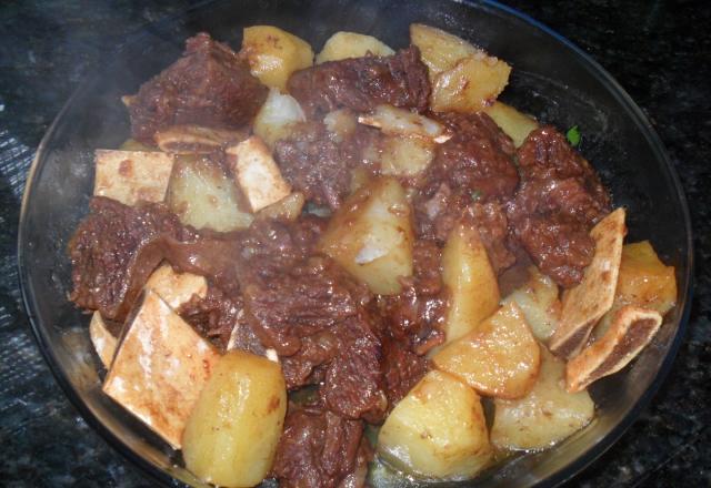 Costela de boi com batatas