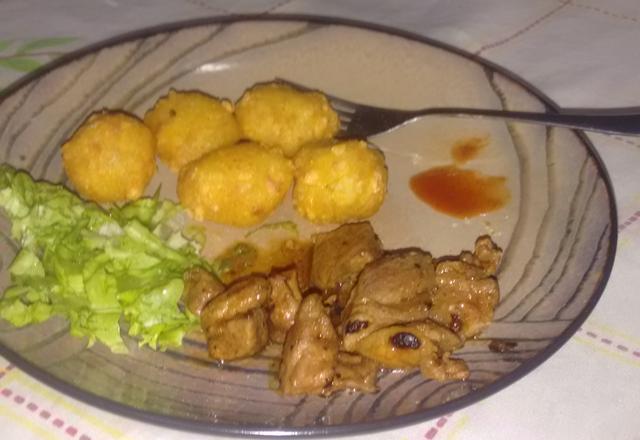 Bolinha de batata com queijo