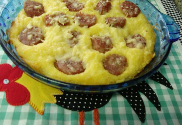 Purê de aipim com linguiça e queijo