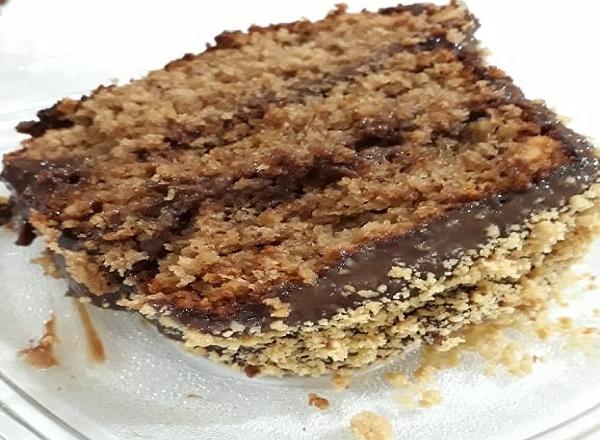 Bolo de amendoim trufado da Tetê