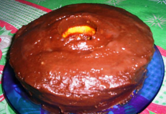 Bolo de cenoura com cobertura de chocolate suave