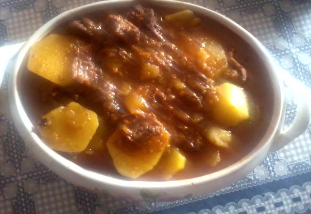 Carne de panela com batata