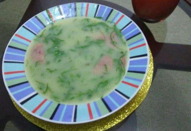 Caldo verde com calabresa defumada