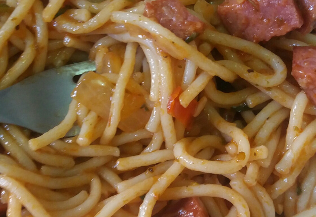 Macarrão com linguiça
