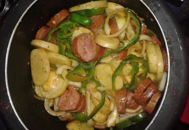 Calabresa com batata na panela de pressão