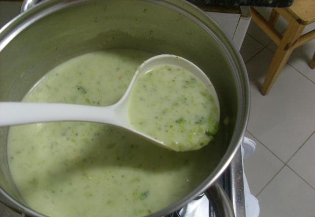 Sopa de brócolis e couve-flor