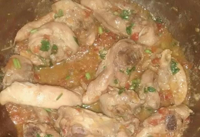 Frango à passarinho refogado