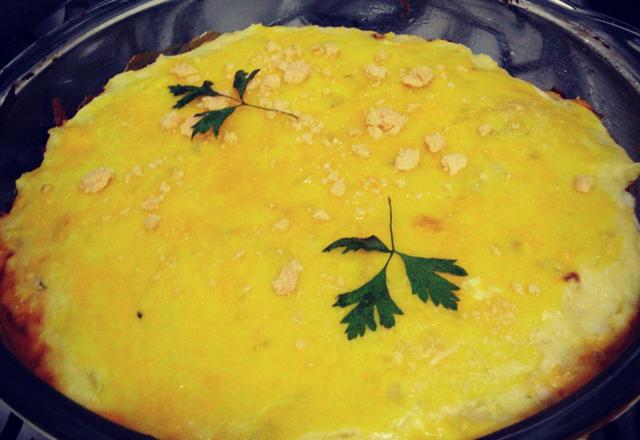 Bolo de batata com carne e queijo