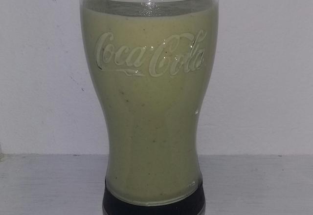 Vitamina prática de abacate com banana