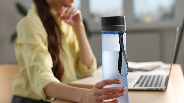 Chega de desculpa para beber água graças a estas garrafas incríveis em promoção na Amazon