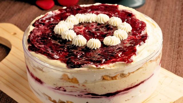 Esse pavê de frutas vermelhas é a melhor sobremesa de Páscoa para quem não gosta de chocolate - até a vovó vai querer a receita!