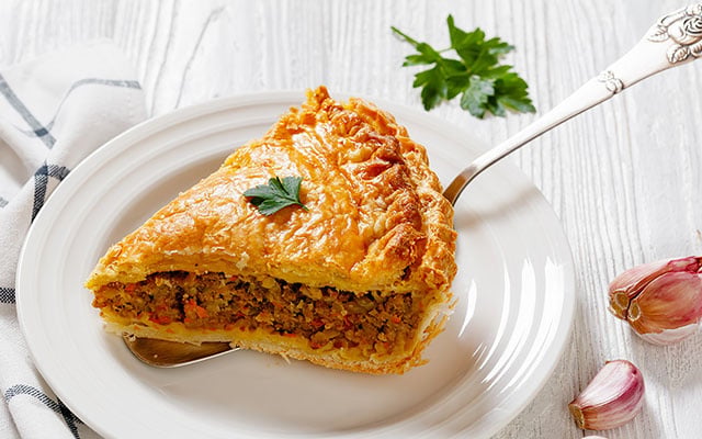 Bateu, assou: a torta de carne moída de liquidificador que salva o jantar da família em poucos minutos!