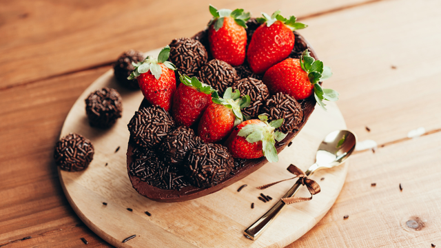 Dá pra escolher mais de um sabor: fiz ovos de Páscoa de colher do TudoGostoso e não sobrou nenhum