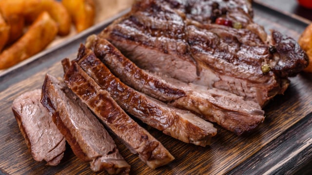 Como calcular a quantidade de carne para um churrasco? TudoGostoso dá dicas para acertar na hora da compra e evitar desperdícios
