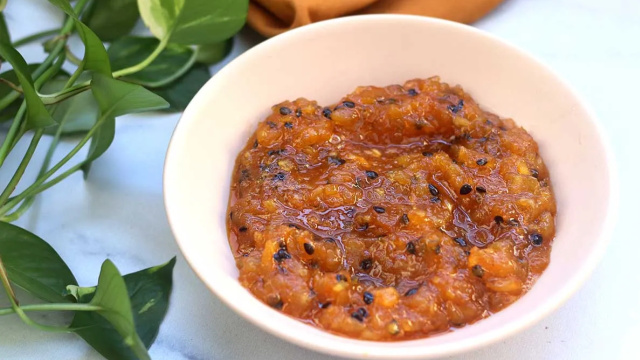 Essa geleia caseira de abacaxi com maracujá é uma perdição: combina com bolos, torradas, pães e muito mais