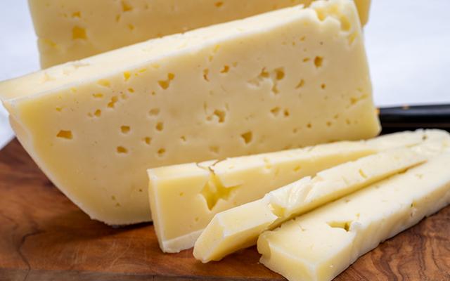 Como fazer queijo cremoso caseiro sem coalho: a receita que pouca gente conhece e é fácil de fazer