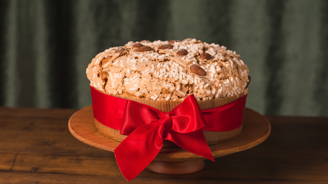 Bolo de panetone fofinho SEM FARINHA DE TRIGO e SEM MANTEIGA: receita fácil rica em fibras e proteínas é meu novo vício do café da manhã