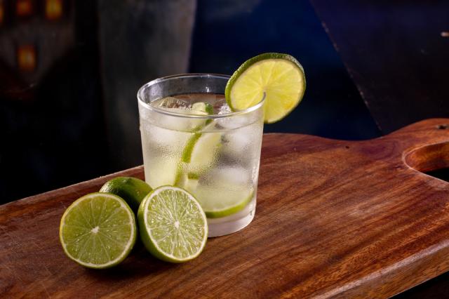 Caipirinha e Carnaval são duas paixões nacionais. (créditos: Shutterstock) 
